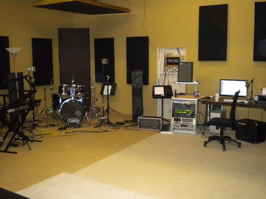 Studio Bohemia Drum corner and control